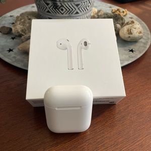 Apple Bluetooth AirPods (2nd Gen)